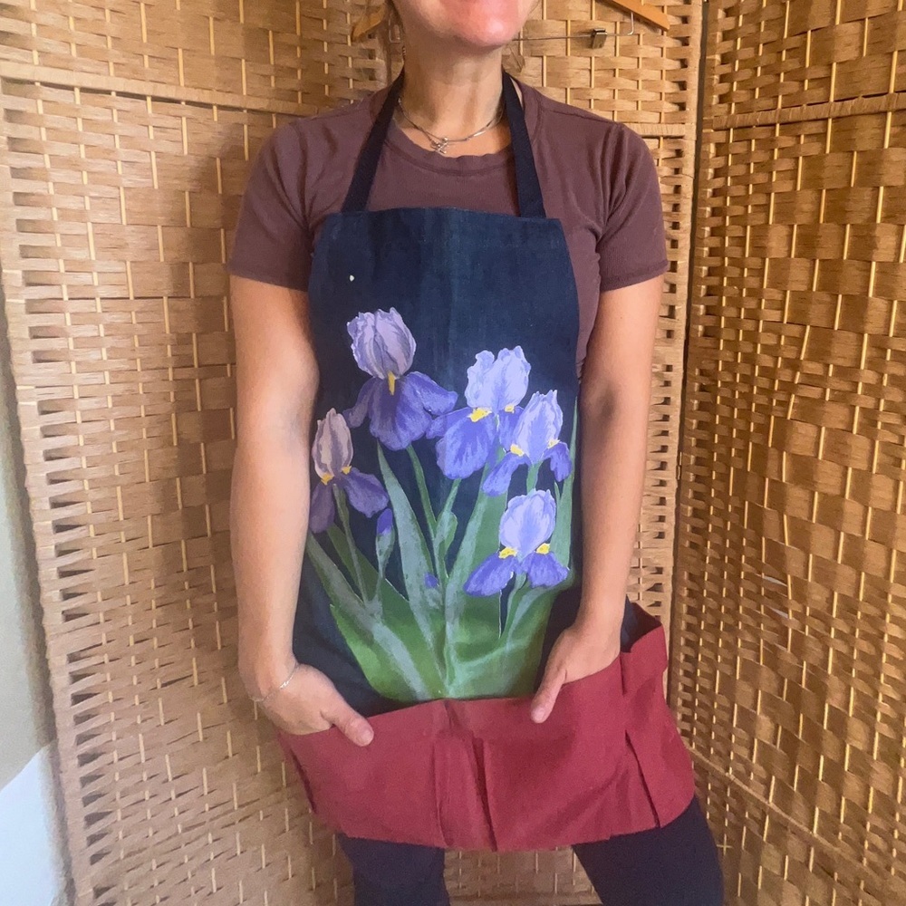Liz Lauter Floral Apron with Purple Irises - Picture 5 of 12